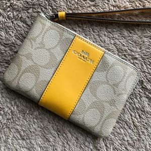 Wristlet COACH On Sale!!!